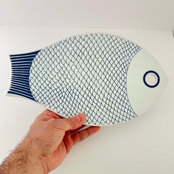 Arabia of Finland cutting board plate, fish. Design, Kaarina Aho. Year, 1950's. - Picture 1 of 10
